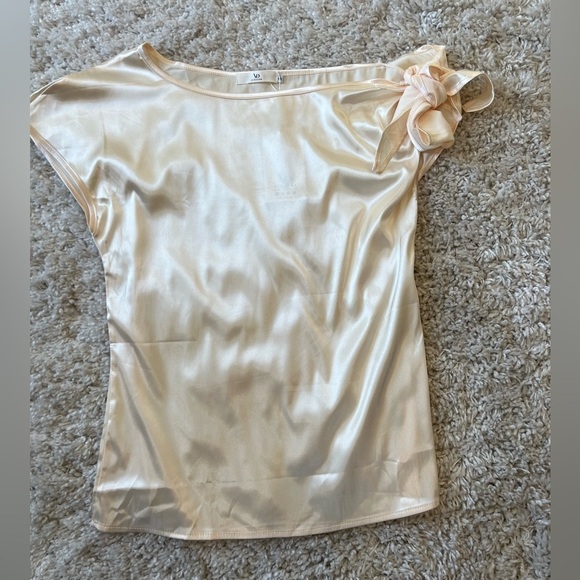 Vidussa off-white cream satin short sleeve off the shoulder top size small NWT - Picture 4 of 9
